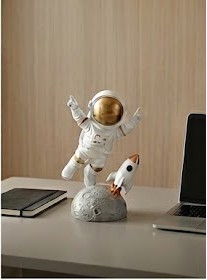 Mẫu tượng phi hành gia decor bàn làm việc phong cách hiện đại độc đáo